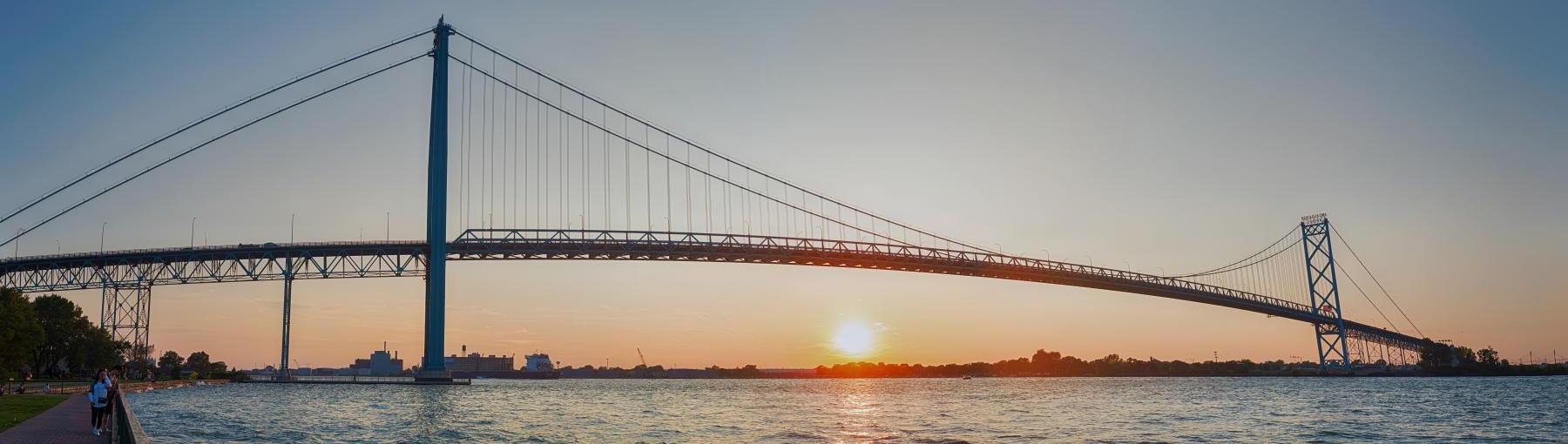 Panoramiczne zdjęcie Ambassador Bridge Fot.  Roxana Gonzalez/Shutterstock